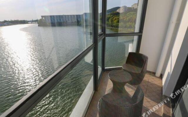 Zhushanhu Lake Town Lakeside Pavilion Hotel