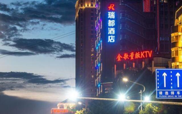 Radow Hotel (Yichang Binjiang Pedestrian Street)