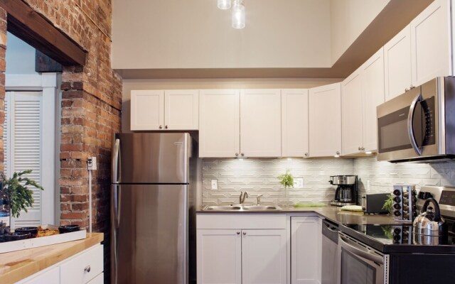Newly Renovated Historic District Apt