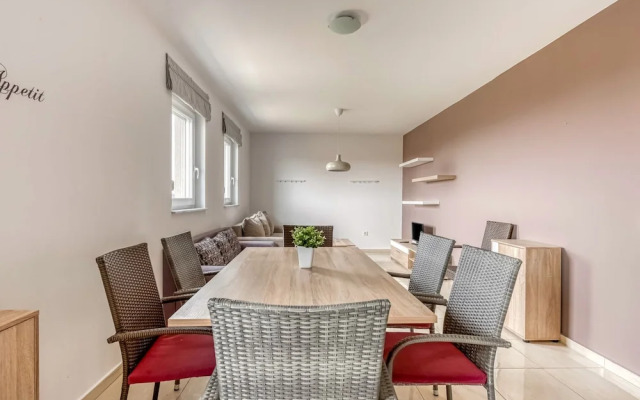 Charming Apartment in Novalja near Zrče Beach