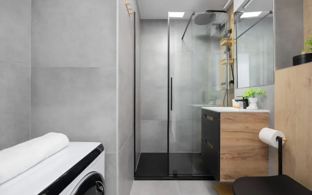 Beige Apartment Near Center by Renters