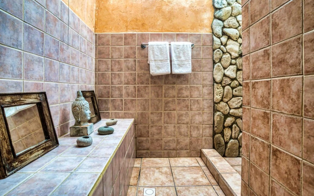 Mexican Style Villa With Private Pool, Free Utilities
