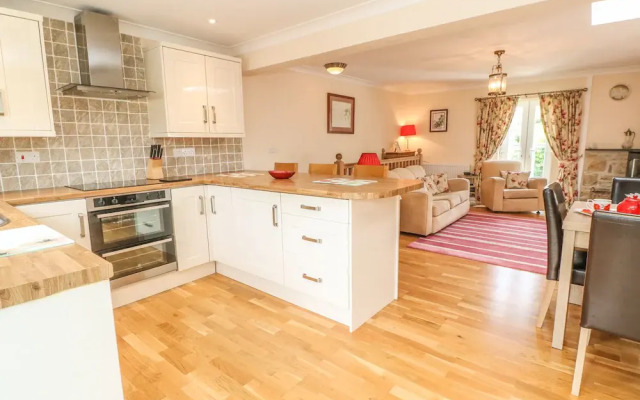 2 Riverside Cottages