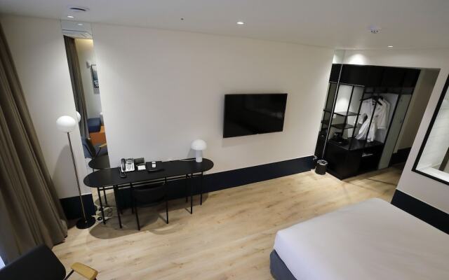 Orchid Hotel