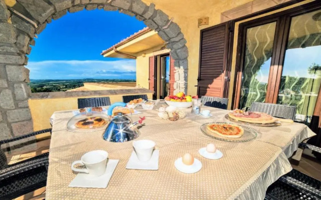 Pool, Jacuzzi and Events Room - Charming Villa in Umbria - Sleeps 24 - Lake View