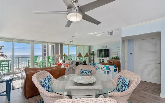 Shoreline Towers 1073