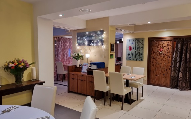 The Park City Grand Plaza Kensington