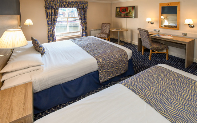 The Queens Hotel & Victoria Cloisters