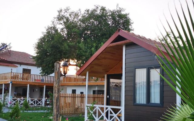 Tas Konak Butik Otel Bungalov