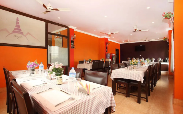 OYO 490 Hotel Royal Stupa