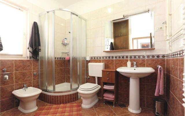 Stunning Home in Okrug Gornji With 4 Bedrooms, Internet and Outdoor Swimming Pool