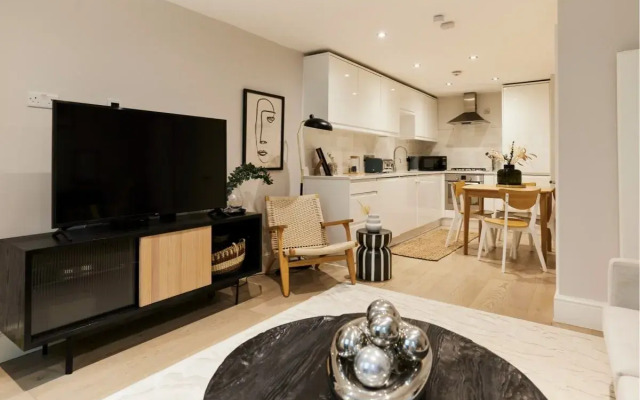 The Fichley Hideaway - Glamorous 2Bdr Flat With Patio