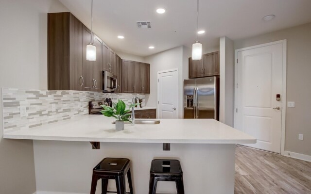 FRONTDESK Montreux Apts Northeast Phoenix