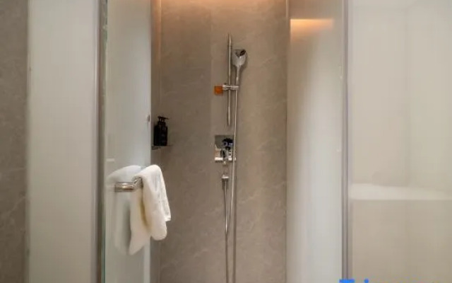 Waiting Hotel (Luoshan Road , Pudong New Area, Shanghai)