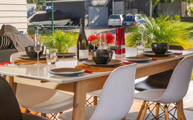 Modpod on The Tee - Matarangi Holiday Home