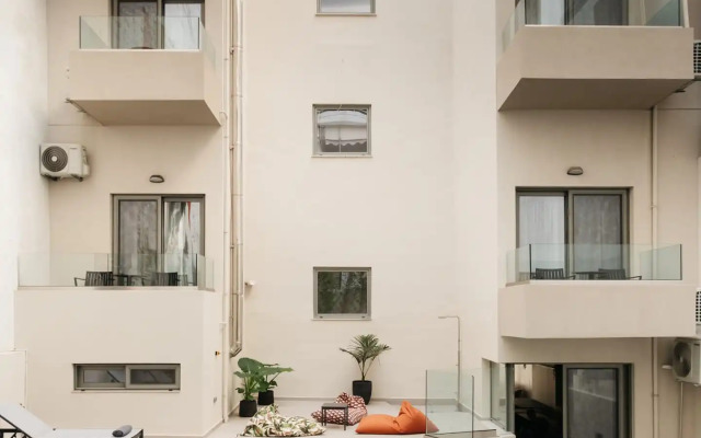 The City Hotel & Suites