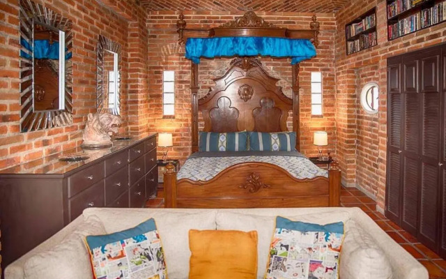 Be a Diva in the Queen's Suite at Inn Ajijic