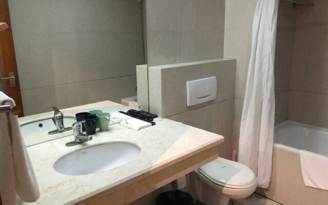 Hua Ting Residence
