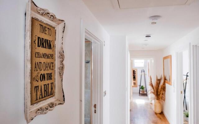 Tolcarne Stay - Luxury Newquay Apartment