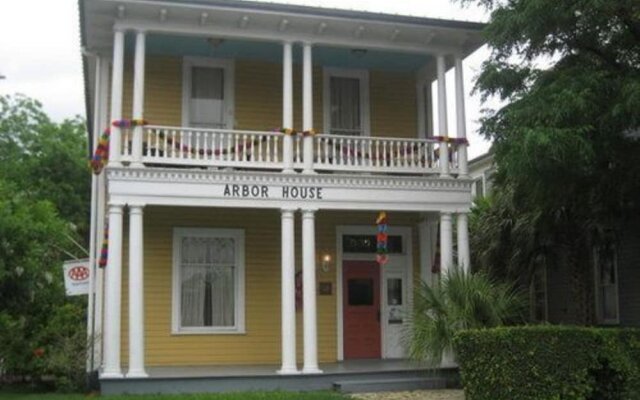Arbor House Suites