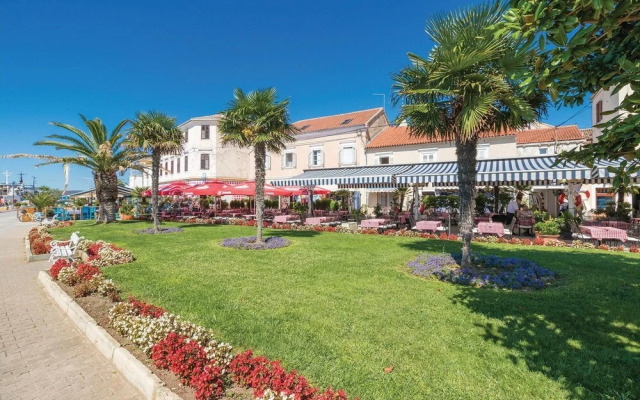 Amazing Apartment in Turanj With 2 Bedrooms and Wifi