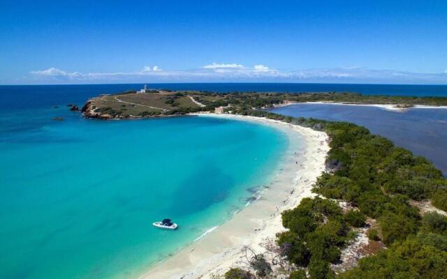 2-BR Modern Oceanfront Apt Steps from Playa Sucia