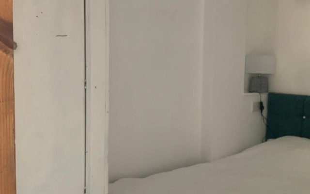 Self Contained Rooms in Central Torquay