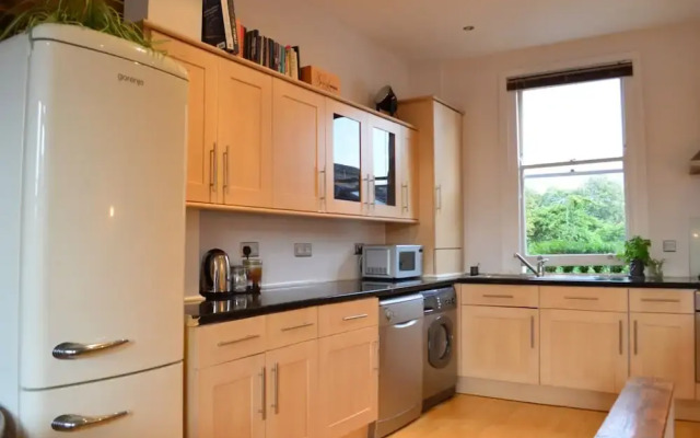 Spacious 2 Bedroom Apartment in Stoke Newington