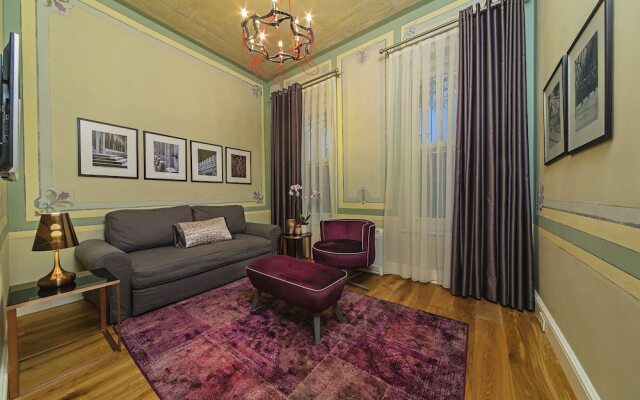 Sophisticatedly Decorated 2 Bedroom Apartment In Galata