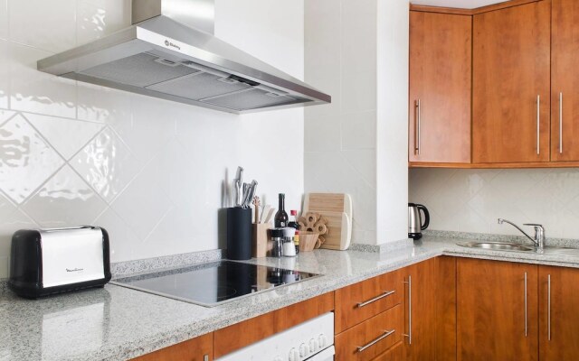 Luxury furnished 1 Bedroom with views AA16