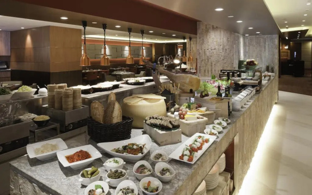 Prince, Marco Polo Hotel