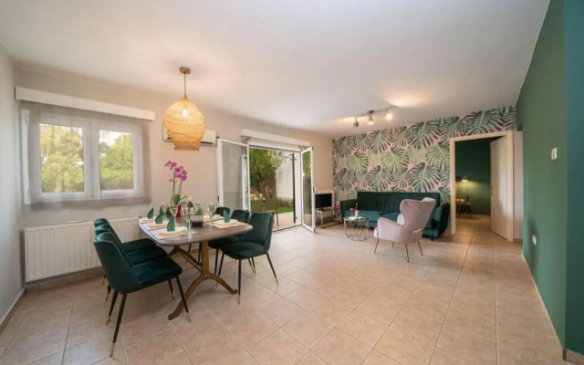 Central & Elegant Suite with private garden