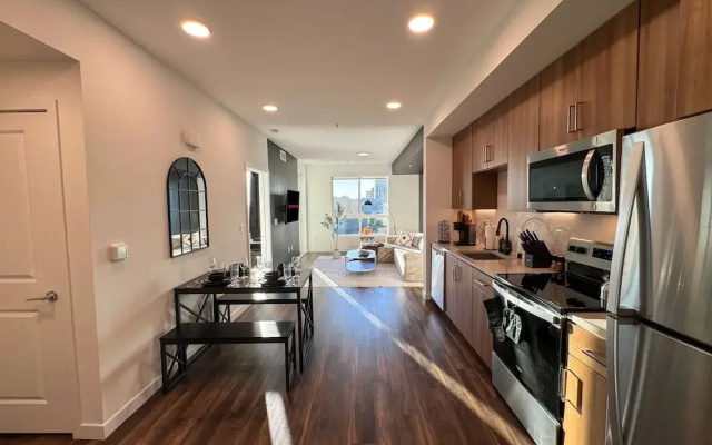 Sunny Home in Mid-hollywood Pool Free Parking