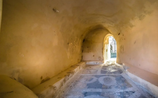 The Commander s Cave