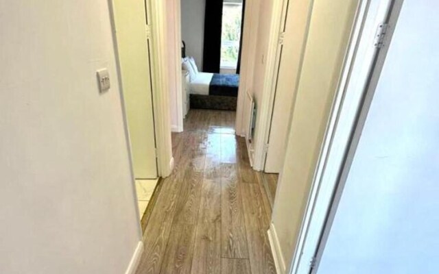 3 Bedroom Riverview Flat Canary Wharf Free Parking