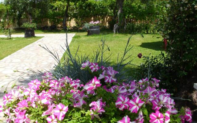 Olga's Garden Apartments