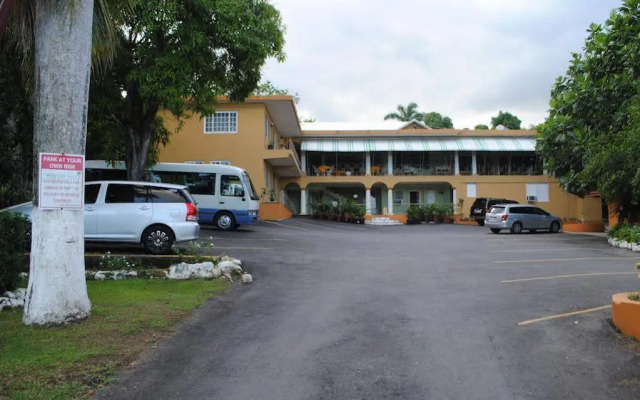 Palm Bay Guest House & Restaurant