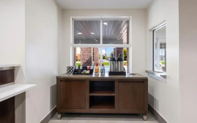 Red Roof Inn PLUS & Suites Birmingham - Bessemer