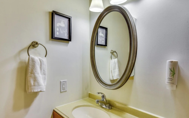 3 Mi to Warren Dunes: Sawyer Getaway w/ Fireplace!