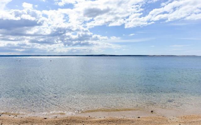 Edi - Amazing Location by the sea - A2