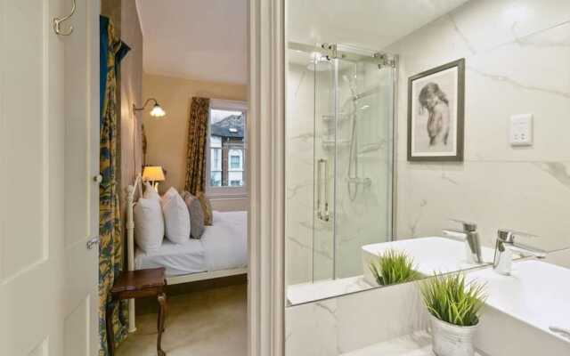 Special Offer- 5 bed Victorian in Zone2