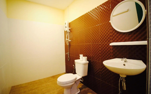 OYO 965 Art Hotel Sanamchai