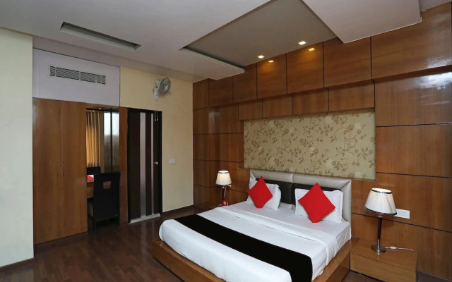 Hotel Centrum by OYO Rooms