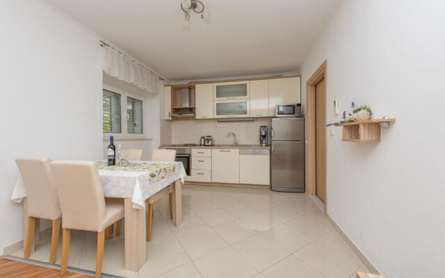 Amazing Apartment in Makarska With Wifi and 2 Bedrooms