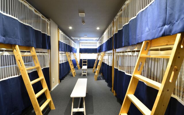 Very Hostel Namba