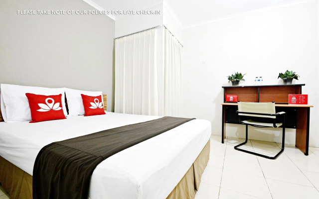 ZEN Rooms Mampang Prapatan Syariah