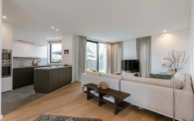 Villa for 8 Guests Steps From the Beach