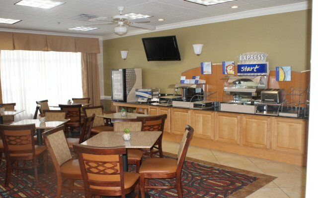 Quality Inn Fayetteville near Historic Downtown Square