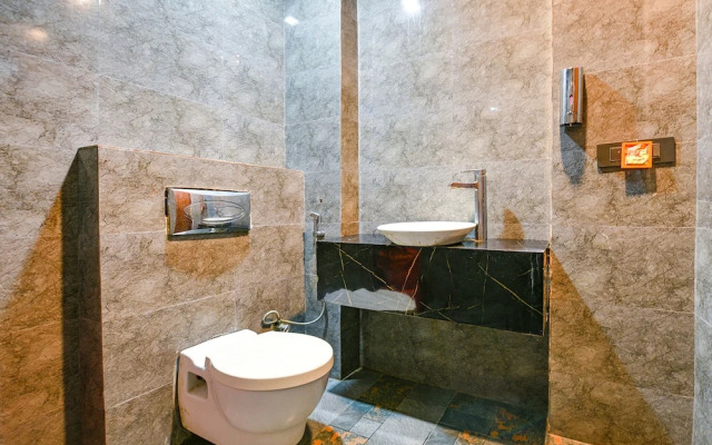 Fabhotel Billionaire Inn