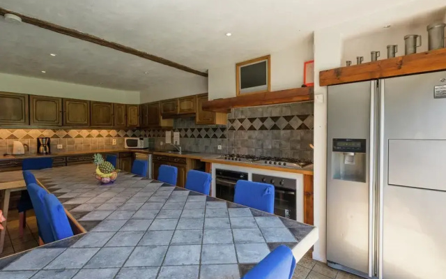 Spacious Waimes Villa